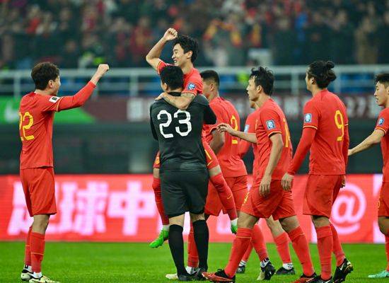 神奇进球：古怪球风惊呆全场球迷狂呼的简单介绍