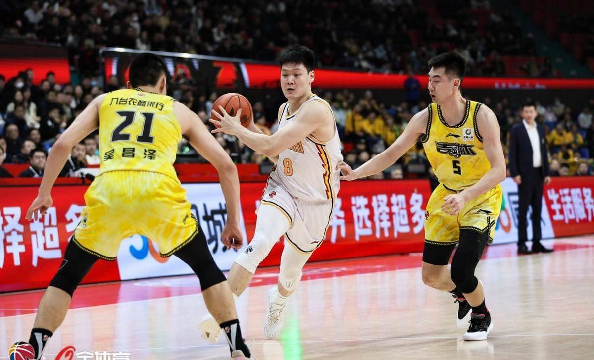 华体会官方体育app-高潮迭起！CBA季后赛争夺激烈